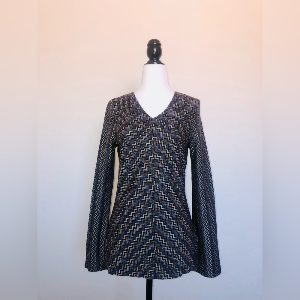 “Even Flow” 90s tunic. Size small. 100% polyester.